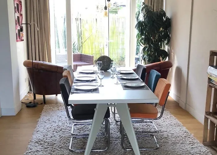 Beachhouse 6 Guests Near Free Parking