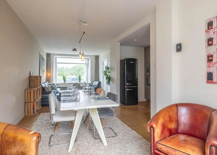 Beachhouse 6 Guests Near Free Parking Apartment *