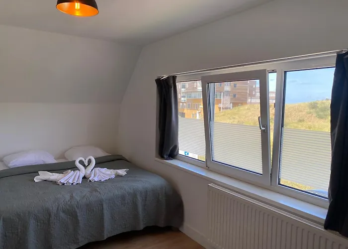 Beachhouse 6 Guests Near Free Parking *