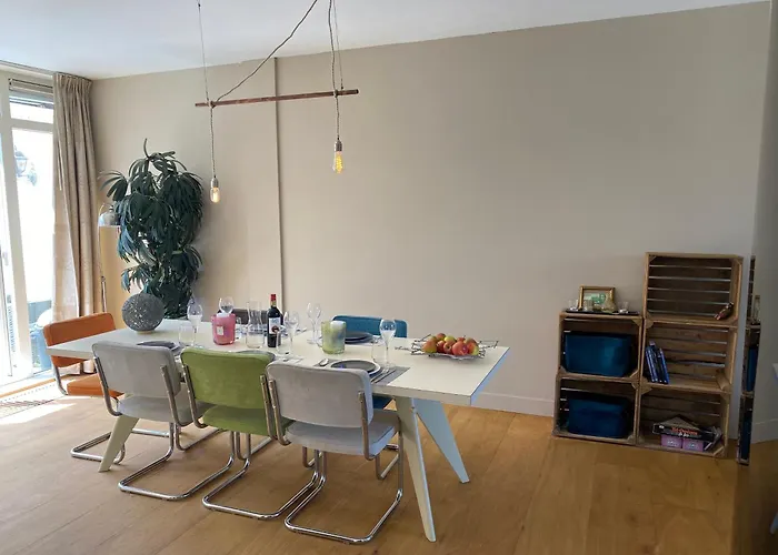 Beachhouse 6 Guests Near Free Parking